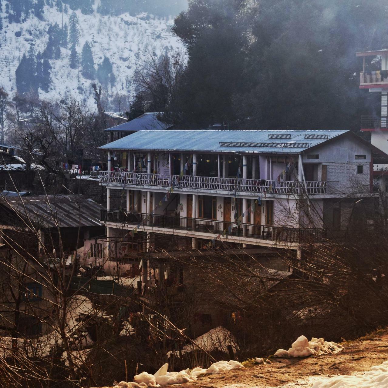 Bros Hostel Manali Екстериор снимка